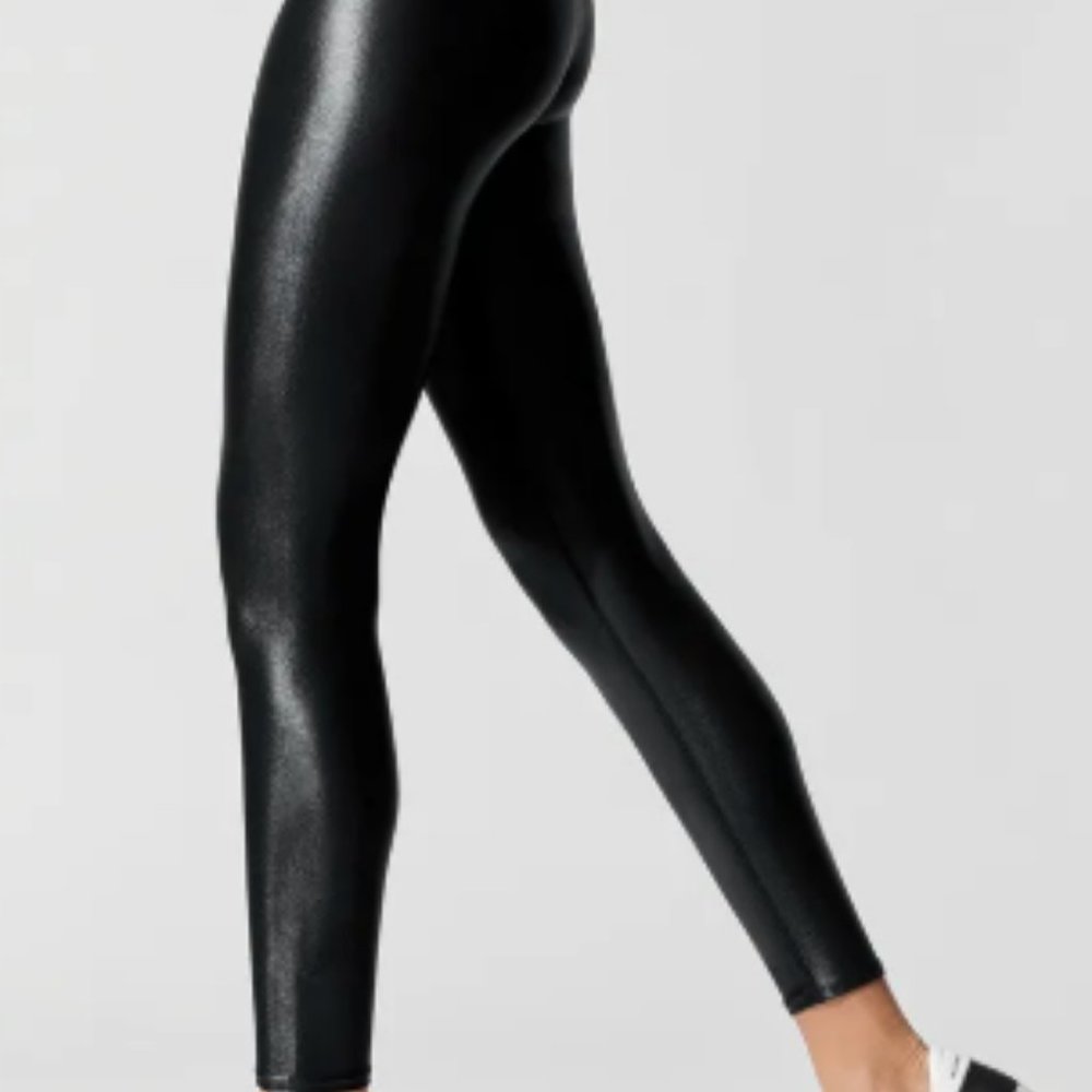 Alo Yoga Highwaisted Shine 7/8 leggings sz xs